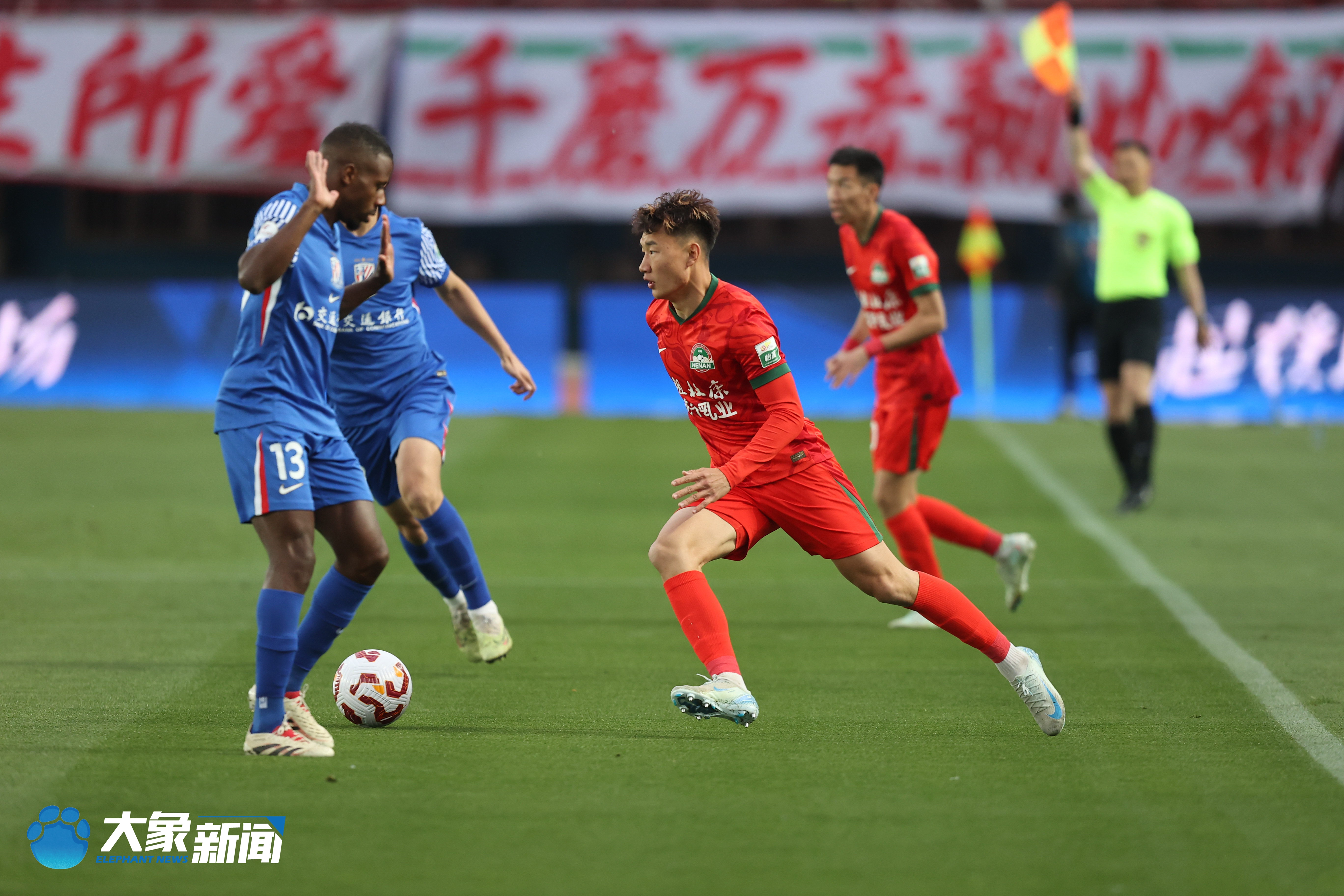 关于河南队顽强拼搏，晋级半决赛的信息