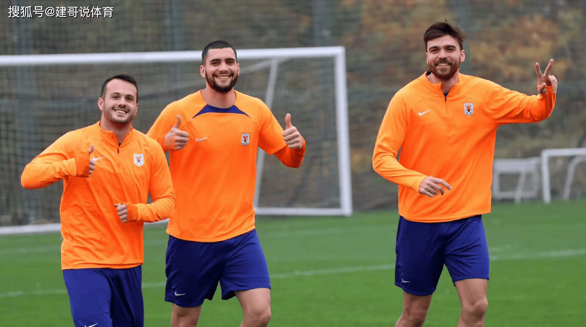 包含足球转会市场搅动,多支球队掀起引援狂潮的词条 包含足球转会市场搅动,多支球队掀起引援狂潮的词条