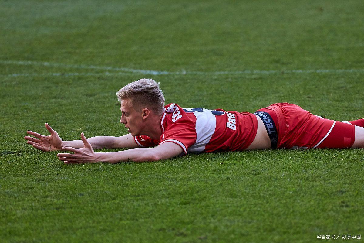 包含斯图加特客场战平，保持不败纪录的词条