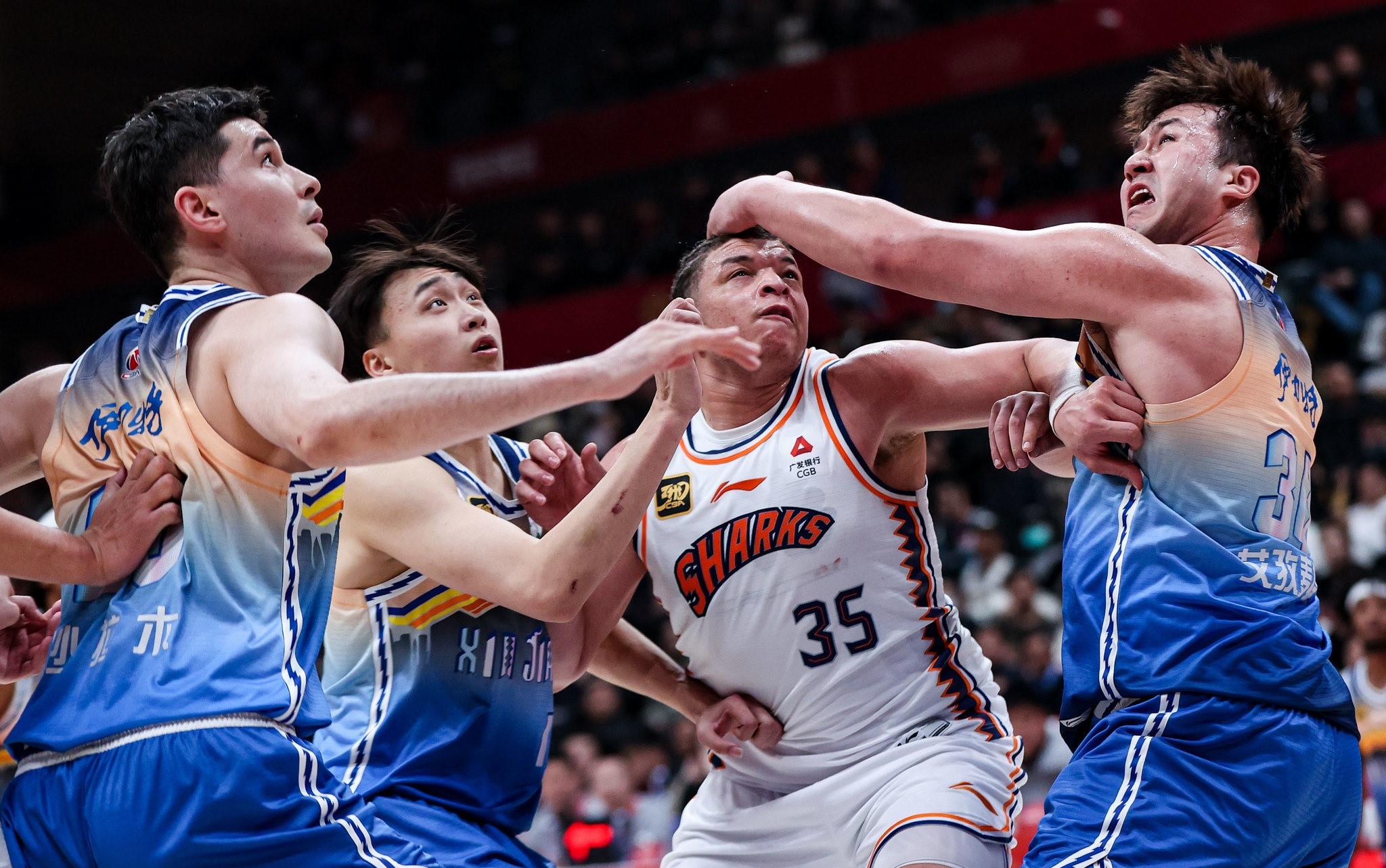 上海男篮全力备战下一场比赛，积极调整防守策略的简单介绍