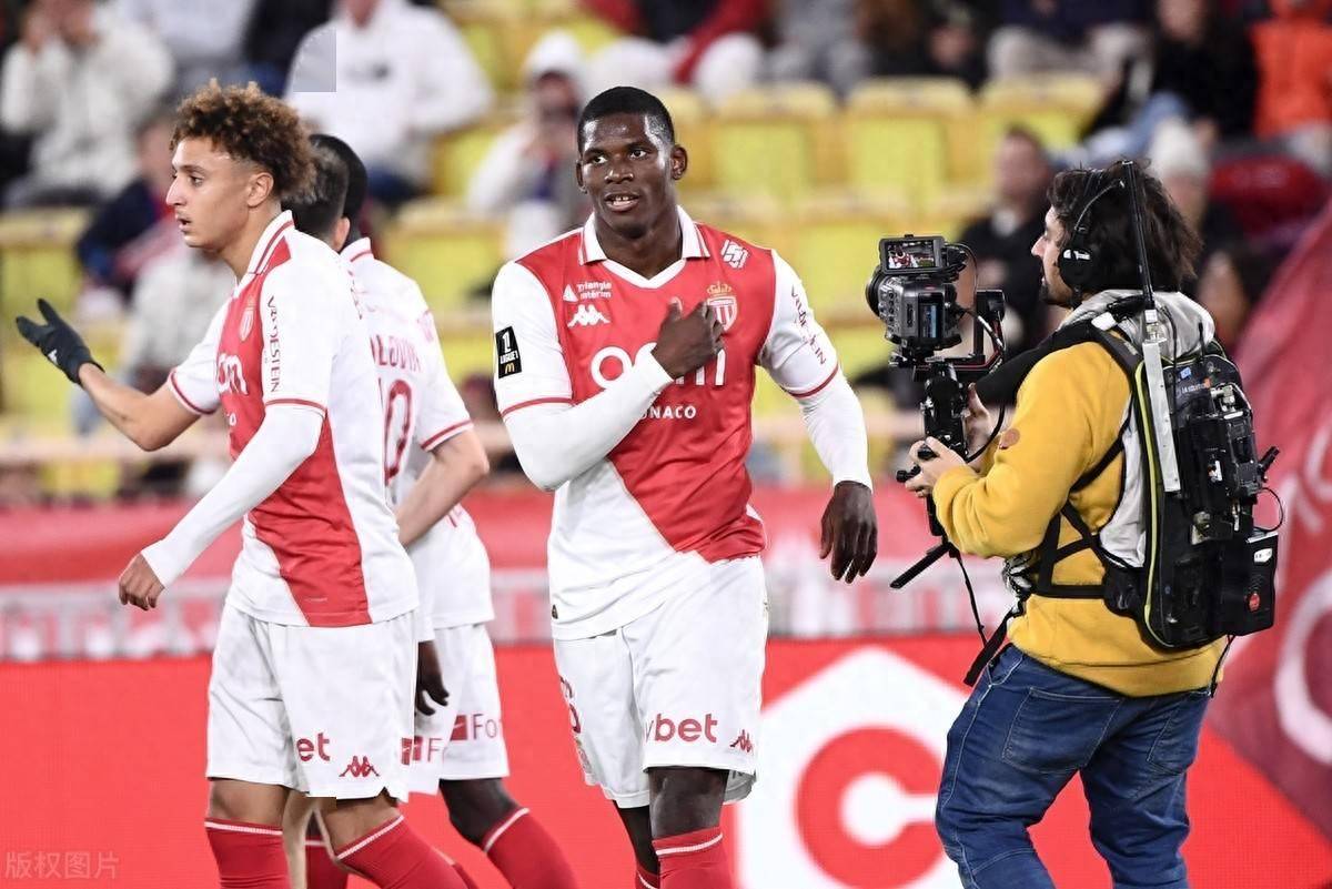 包含斯特拉斯堡在场上展示出色技术的词条 包含斯特拉斯堡在场上展示出色技术的词条