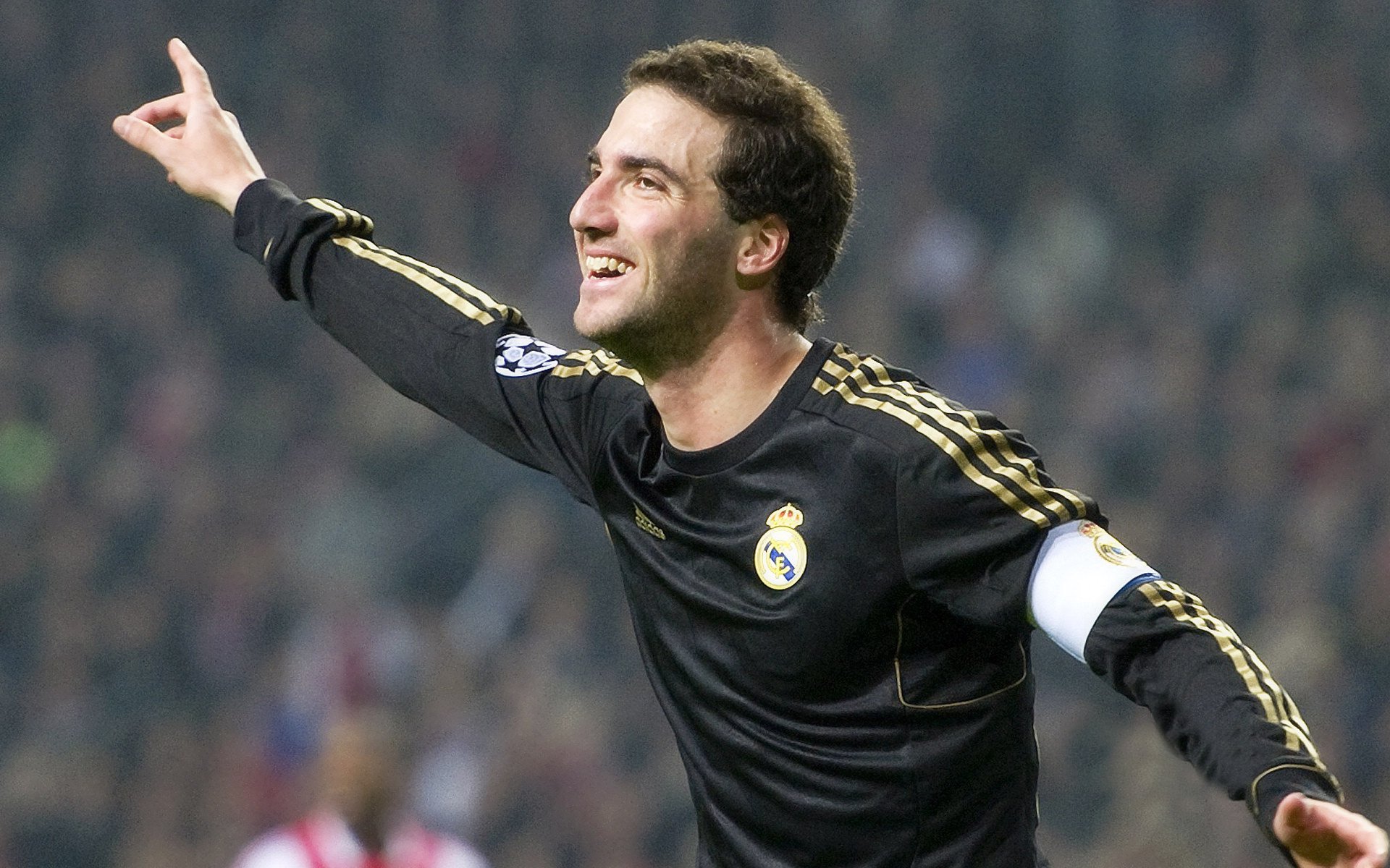 突尼斯踏平墨西哥，皮克状态火热背后的战术革命