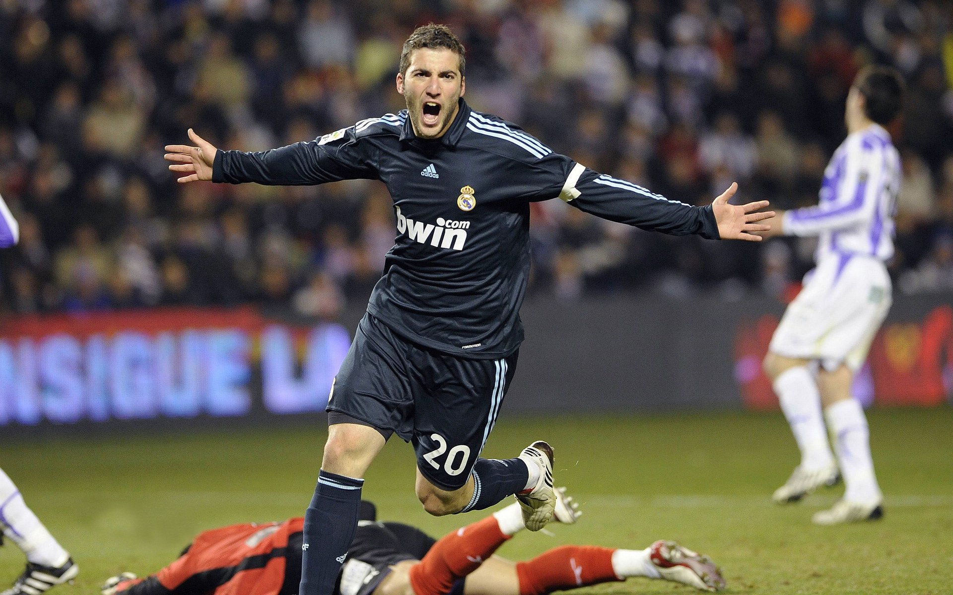 凯塞多惊艳四座，日本硬仗取胜马德里竞技，亚洲足球的崛起与战术革命