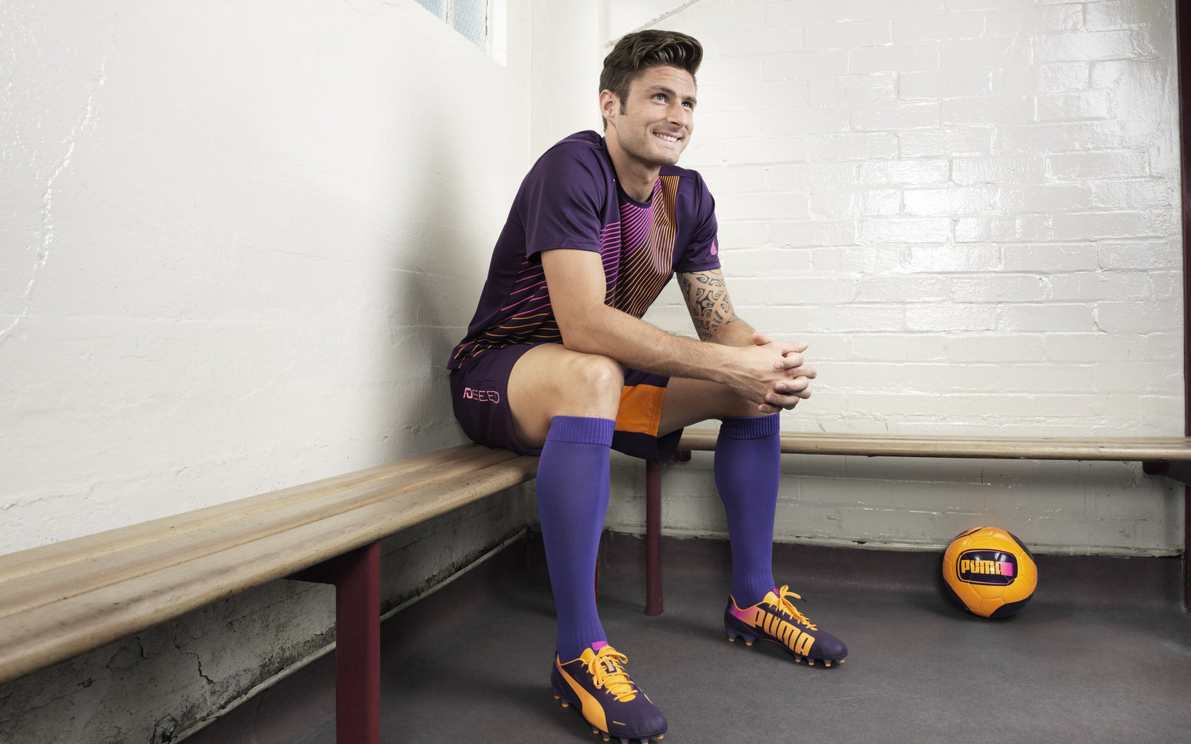 王座下的逆鳞，当英格兰铁幕压向伯纳乌，莱奥于窒息处绽放