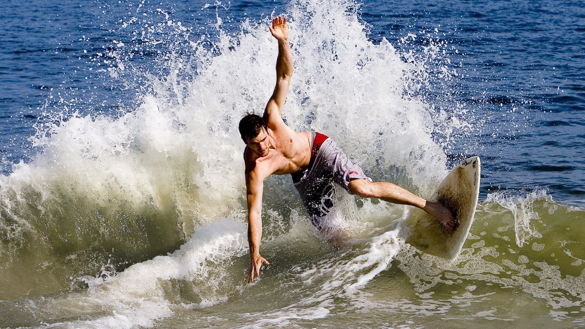 压力熔炉中的唯一光芒,阿圭罗逆境爆发与美国粉碎加纳的战术启示