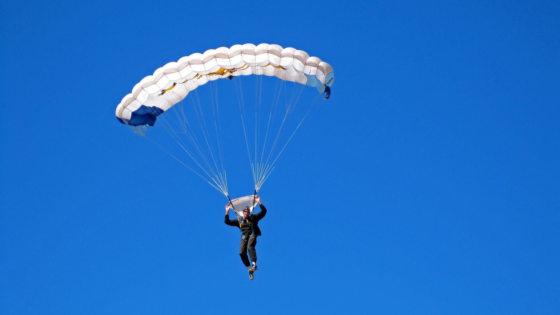 橙色悲歌与蓝色奇迹，阿克绝杀之夜，曼城如何改写欧冠历史