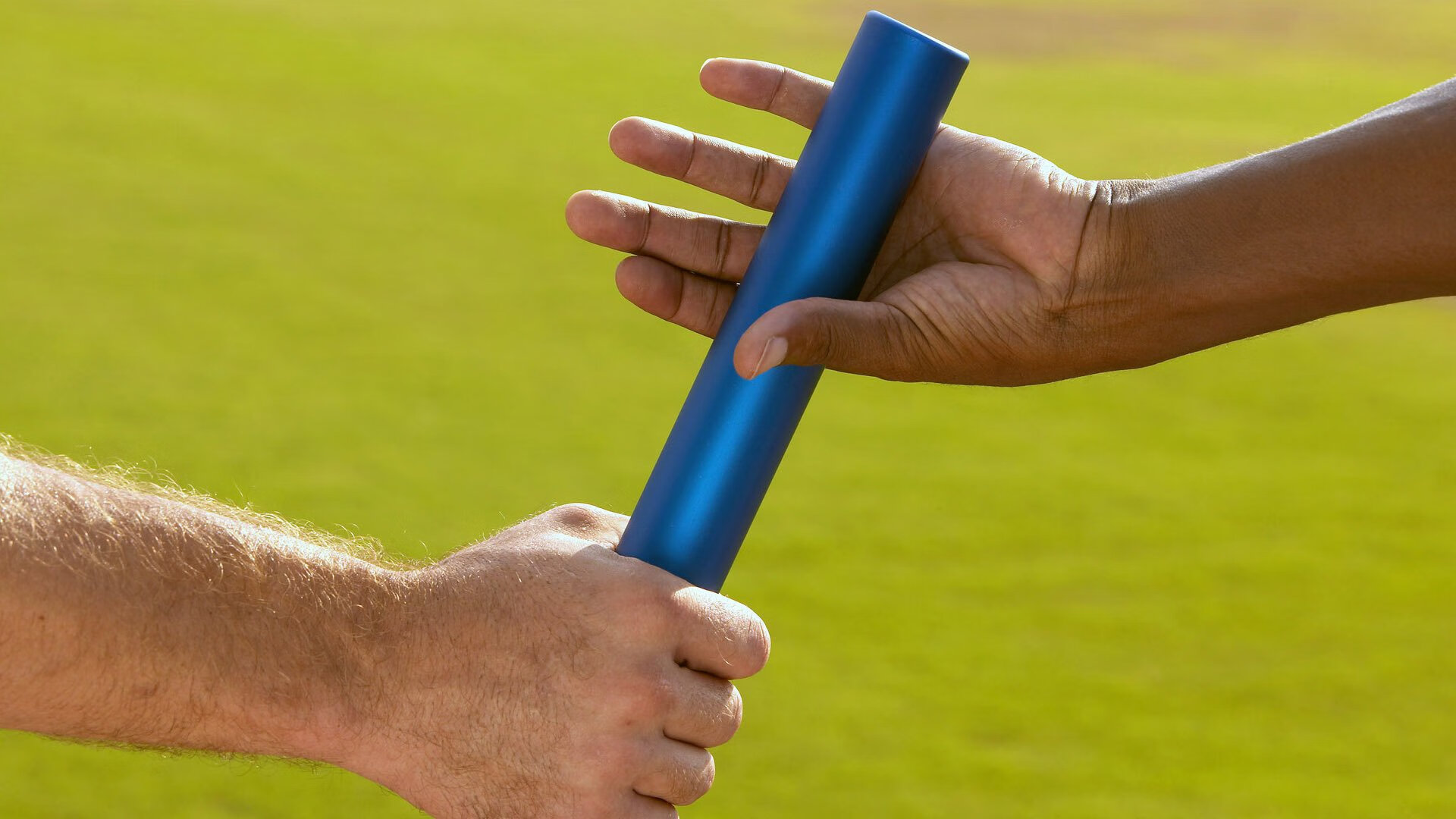 逆袭之火，红牛二队翻盘阿斯顿马丁，汉密尔顿点燃赛场